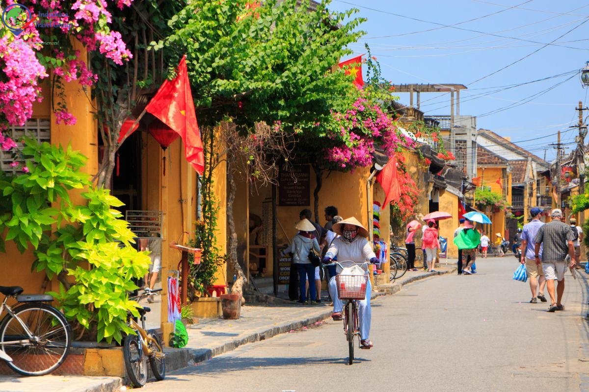 DAY 10: CYCLING TOUR IN HOIAN (B/L) 